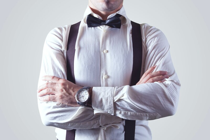The combination of suspenders with a bow tie is another typical outfit.